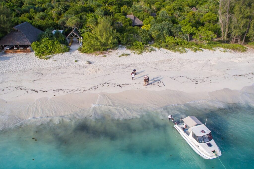 The rooms, including 11 one-bedroom villas and a larger two-bedroom suite, epitomize barefoot luxury / Photo via andbeyond