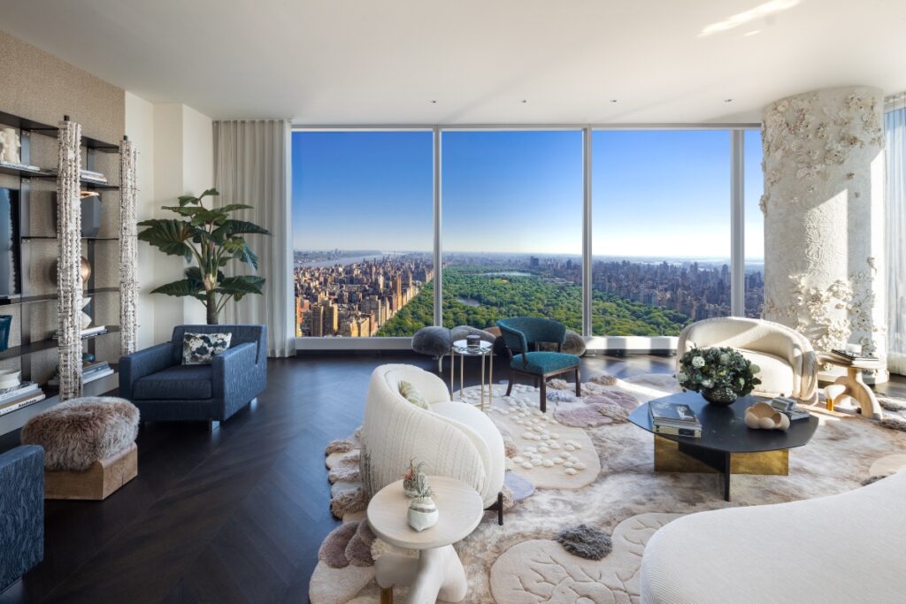 Positioned at 217 West 57th Street, between Broadway and 7th Avenue, Central Park Tower offers unparalleled vistas of Central Park / Photo Central Park Tower