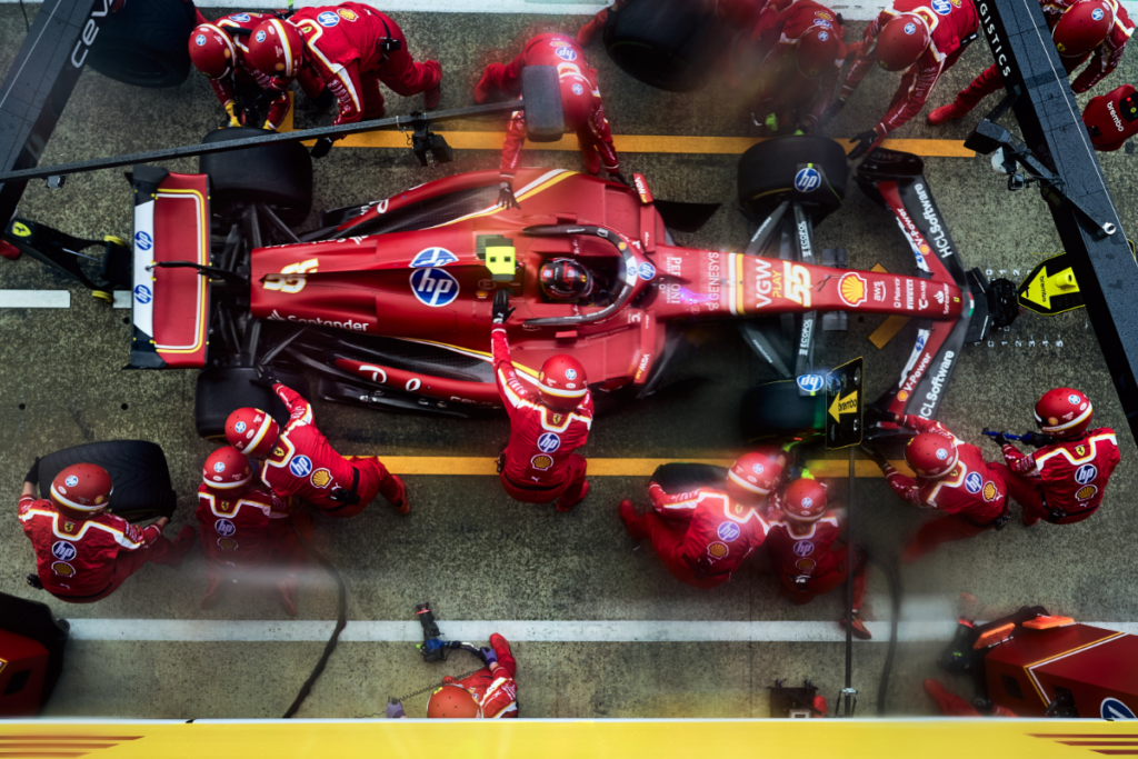 The Rosso Corsa has been a constant since the Ferrari team's inception, symbolizing Italian passion and speed / Photo Ferrari