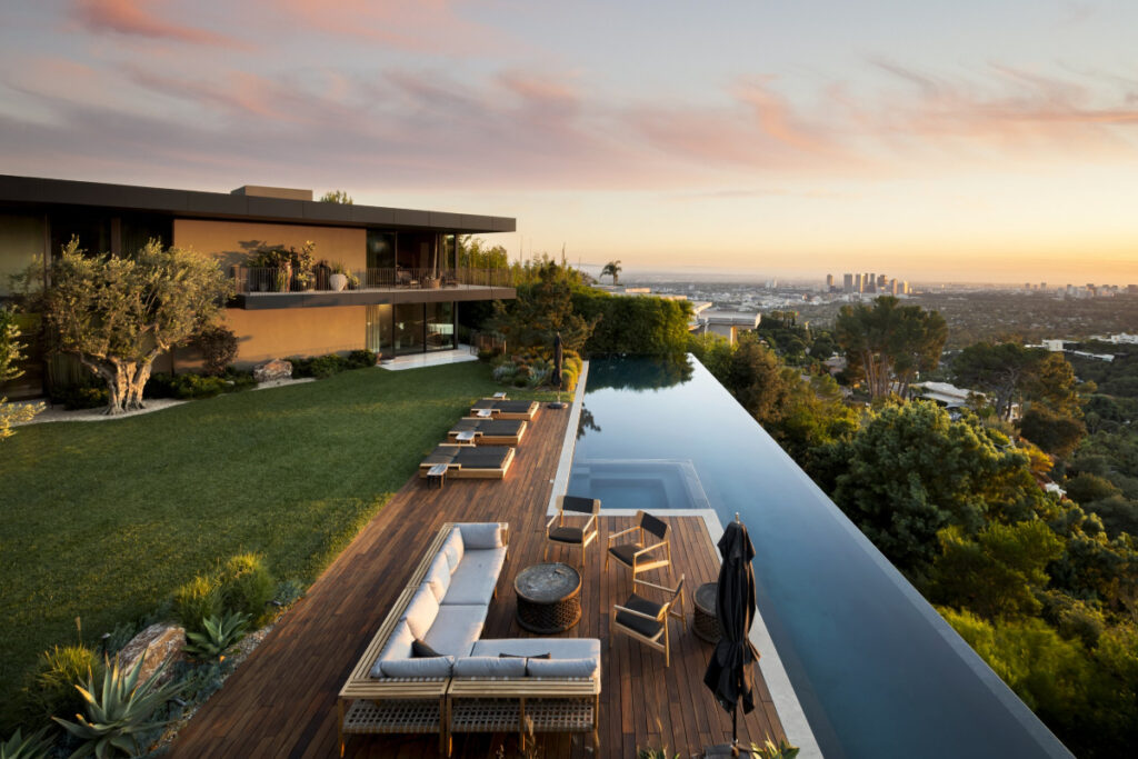 According to the report, single-family luxury homes increased in price by 7.6%, while regular homes rose by 3% / Photo Compass Luxury