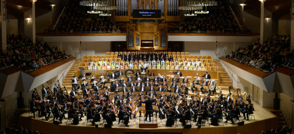 El Sistema and devoted admirers of Gustavo Dudamel and the orchestra, the ensemble brought their 2025 European Tour to a grand finale in Madrid / Photo El Sistema