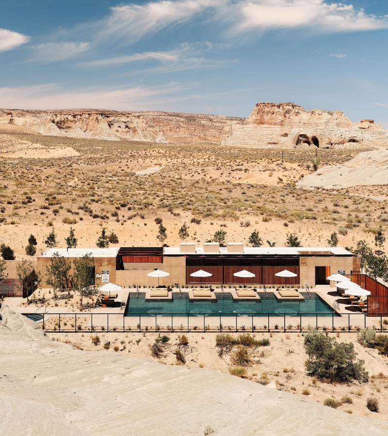 The design choice created a dynamic interplay of light and shadow, mirroring the natural erosion patterns of the desert / Photo Amangiri