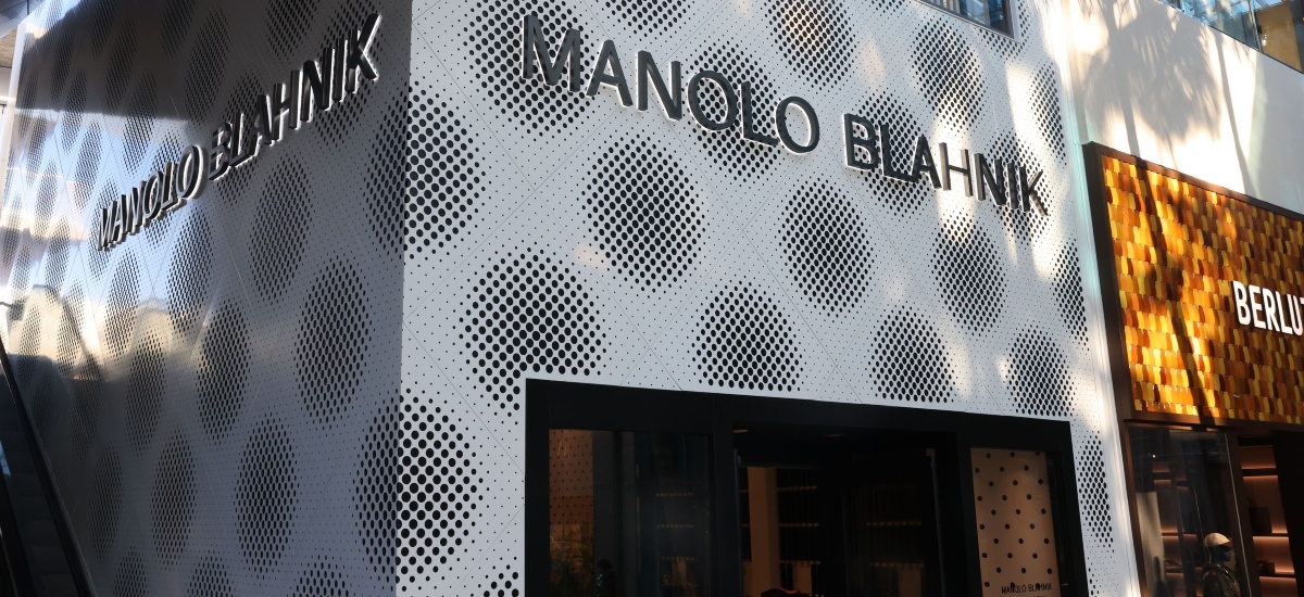 This latest addition to the heart of the Design District, an area renowned for its concentration of prestigious high-end brands and artistic appeal, is Manolo Blahnik’s new store / Photo Manolo Blahnik