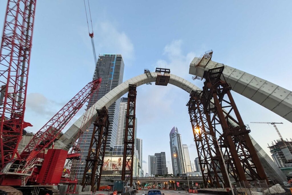 The structure is anchored by a massive central pier, which not only bears the weight of the arches and suspended roadway / Photo FDOT