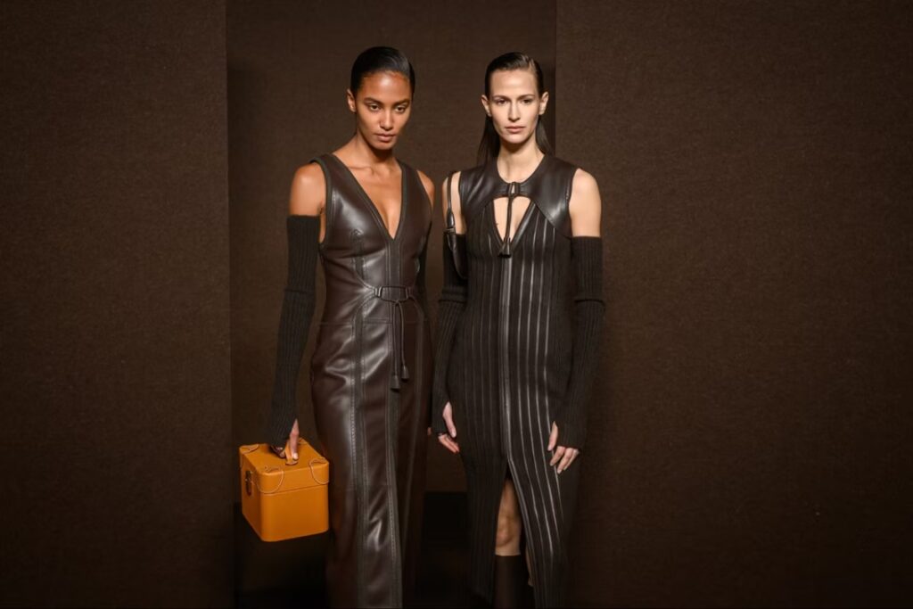 One of the most compelling innovations was Hermès’ experimental leatherwork: lambskin pieces that could be reassembled with zippers or buttons / Photo PFW25