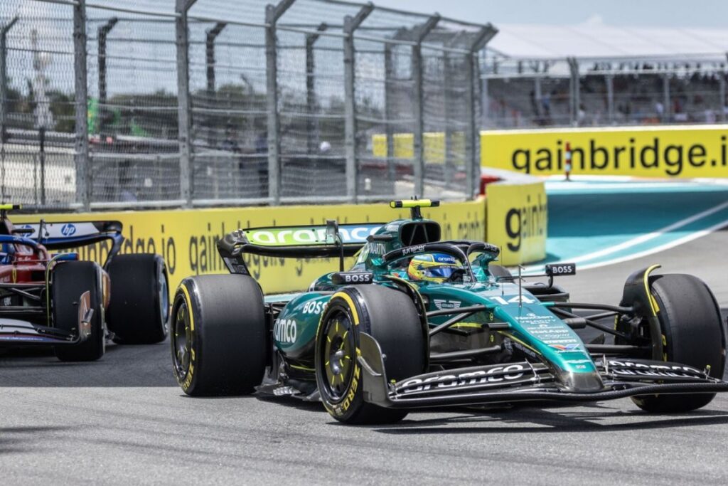 While pit stops are technically allowed, the format discourages them, as stopping could mean losing valuable track position that’s hard to recover in such a short time frame. / Photo Miami GP