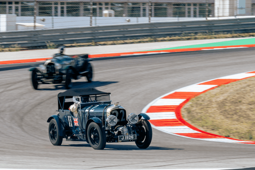 Races with vintage cars / Photo Bentley