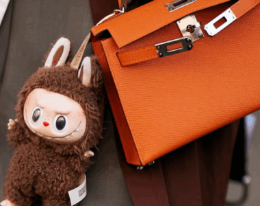 Few could have predicted that Labubu would become a regular accessory on the arms of Hermès devotees / Photo Launchmetrics Spotlight through Cosmopolitan.com