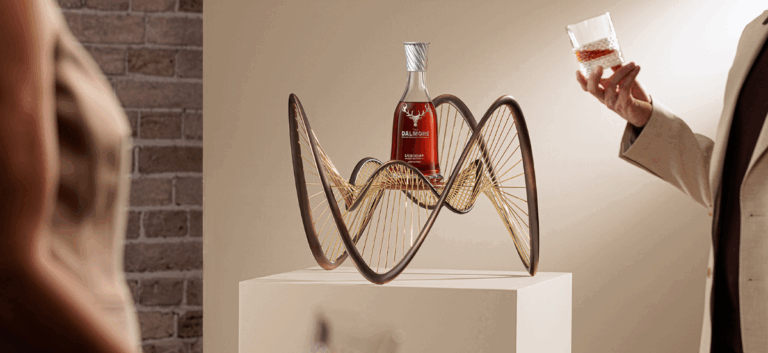 At the heart of this year’s edition is “The Rare,” a 52-year-old single malt that represents the oldest whisky released under the Luminary banner, housed within an awe-inspiring sculpture / Photo The Dalmore