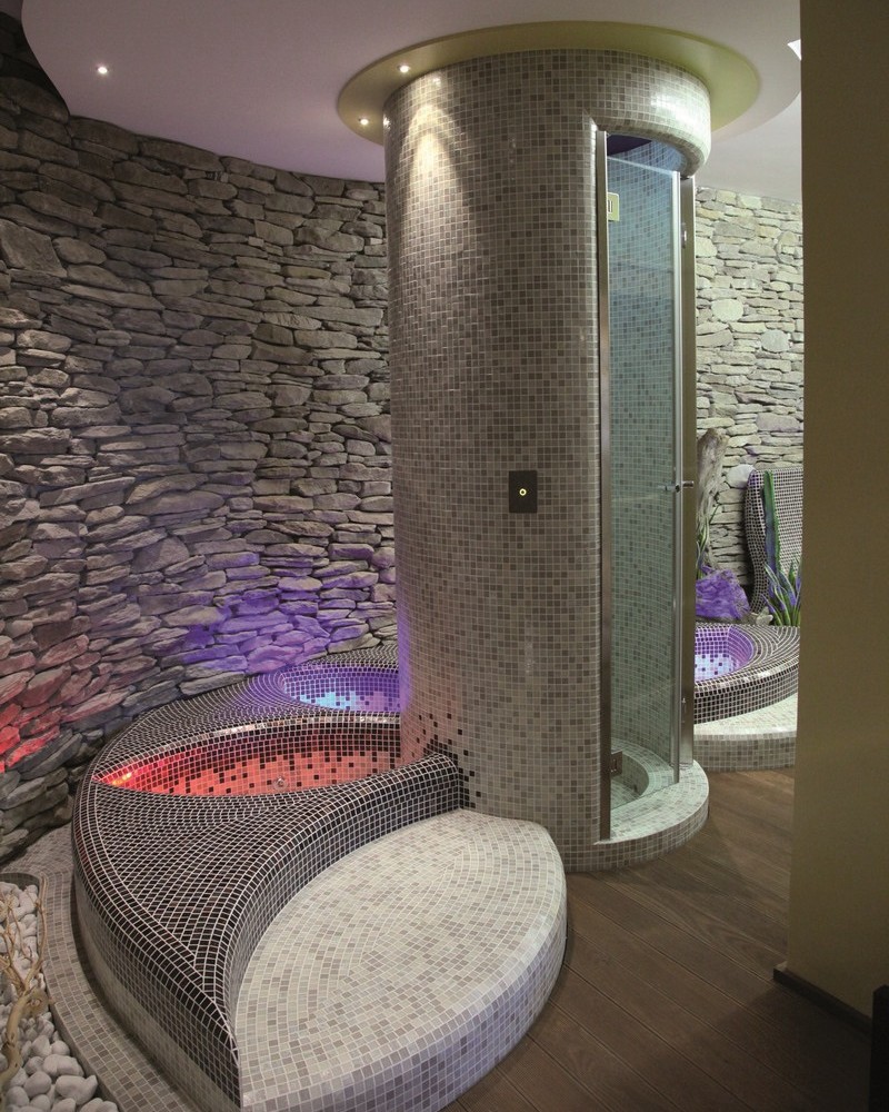 Aromatherapy, dispersed through air or water, elevates the Emotional Shower by introducing essential oils that support relaxation and mental clarity / Photo via Aquaform