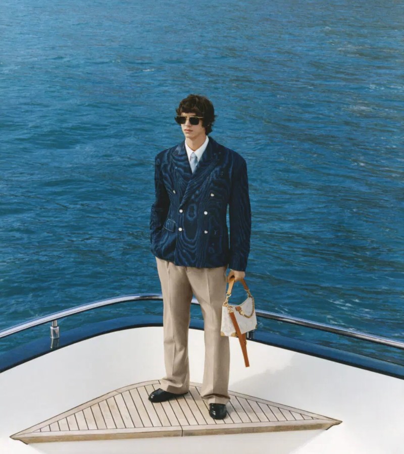 As the voyage arrives in Miami, the second chapter—the Arrival Wardrobe—embraces the city’s playful charm and Art Deco glamour / Photo via Louis Vuitton