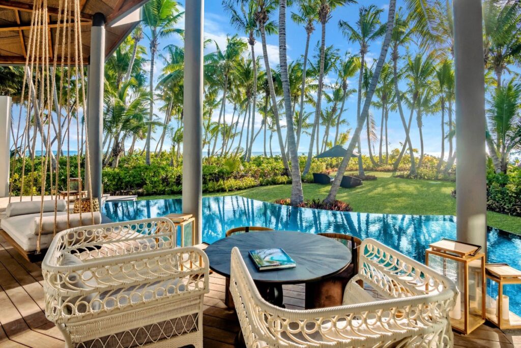 Villas are strategically positioned away from the coastline to protect sea turtle / Photo via Waldorf