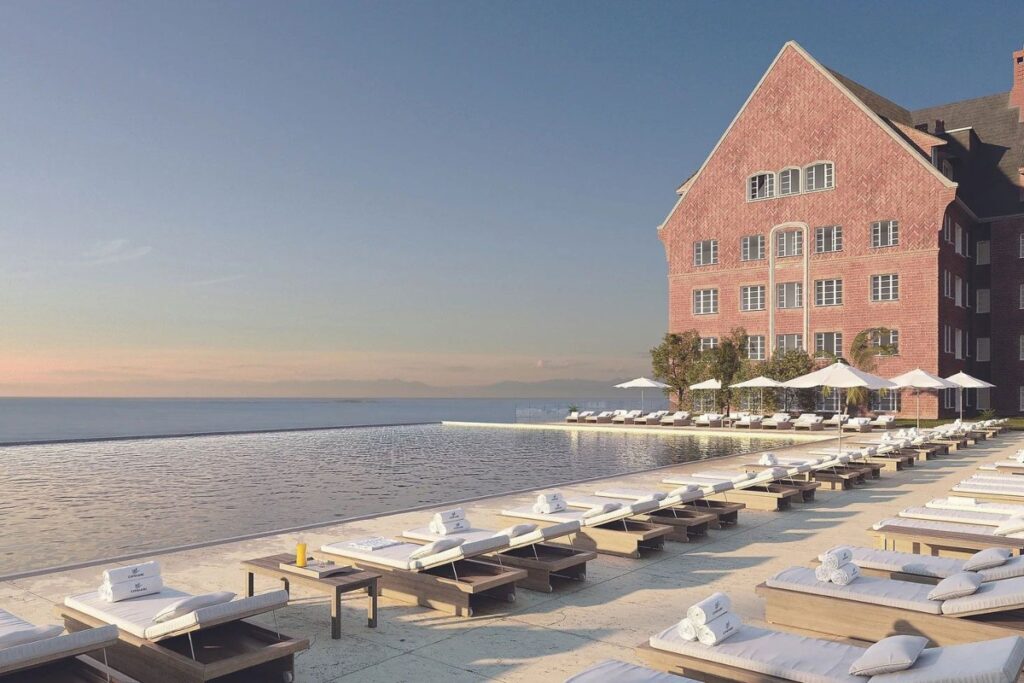 In the second phase, the development will expand with 120 additional suites and 68 residential units / Photo via Cipriani Resort