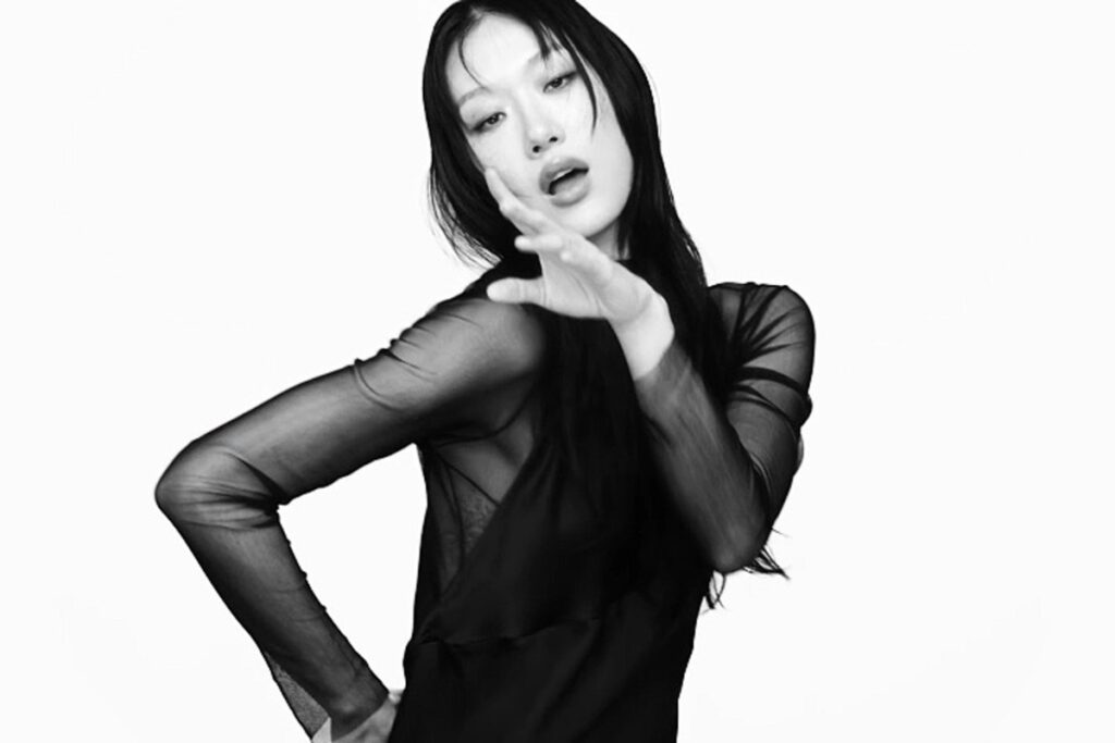 The production was executed by an elite team of fashion veterans: styling by Karl Templer, makeup by the legendary Pat McGrath, hair by Guido Palau, artistic direction by Jason Duzansky, and casting by Piergiorgio Del Moro / Photo Zara