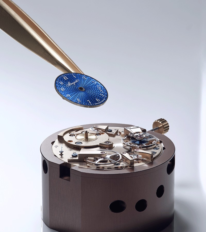 Housed in a perfectly proportioned 38mm case of 18-carat rose gold, the Seconde Rétrograde 7035 exudes refined femininity and opulence / Photo via Breguet