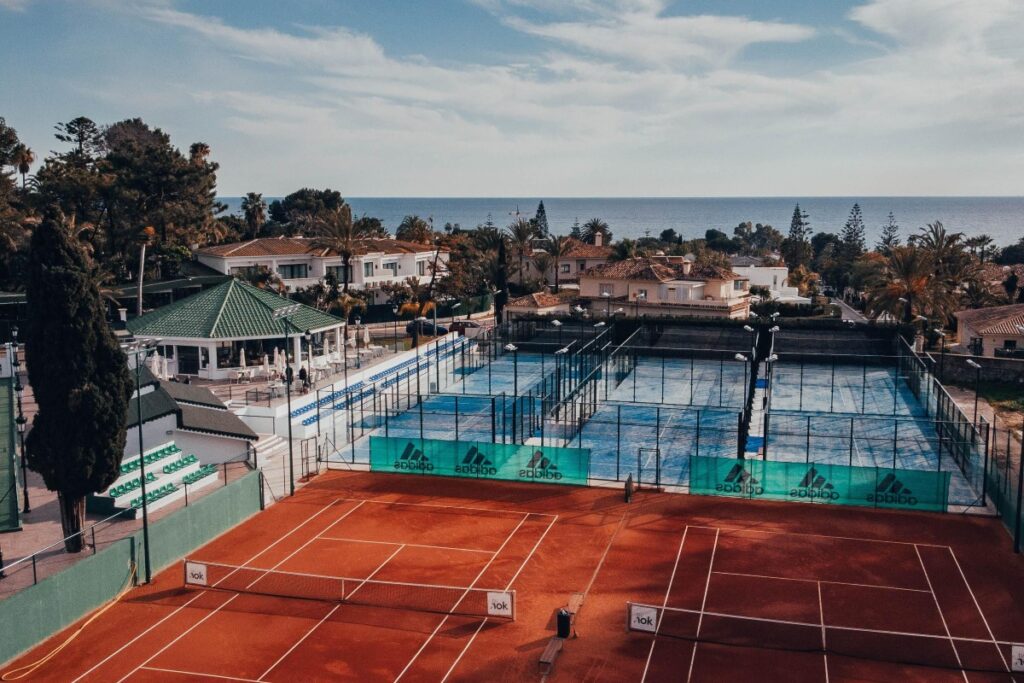 Kimpton Los Monteros pays homage to the original building, preserving its iconic structure and revitalizing cherished spaces like its central Andalusian courtyard and historic gardens / Photo via Kimpton Los Monteros