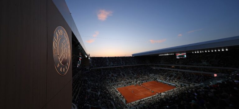 Roland Garros offers both food and retail opportunities, the on-site fare leans toward typical stadium offerings / Photo via Roland Garros