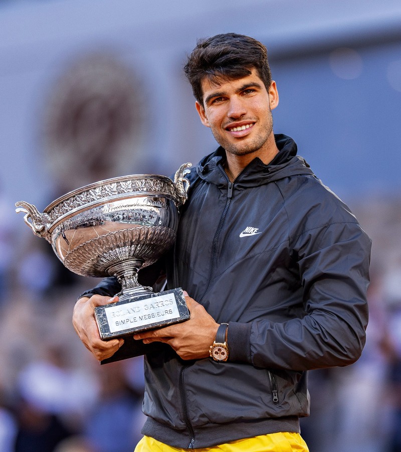 Carlos Alcaraz, after winning both Roland Garros and Wimbledon in 2024, enters the tournament with odds favoring him at 6/4 / Photo via Roland-Garros