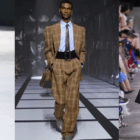 The zoot suit is instantly recognizable for its exaggerated, yet sophisticated silhouette in the lookbooks of fashion bransa such as Gucci, Valentino y Dolce & Gabbana / Photos Archive