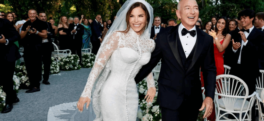 Lauren Sánchez chose a mermaid-style, custom Dolce & Gabbana gown, and Jeff Bezos opted for timeless elegance, wearing black tuxedos and formal suits throughout the event / Photo IG @laurensanchezbezos