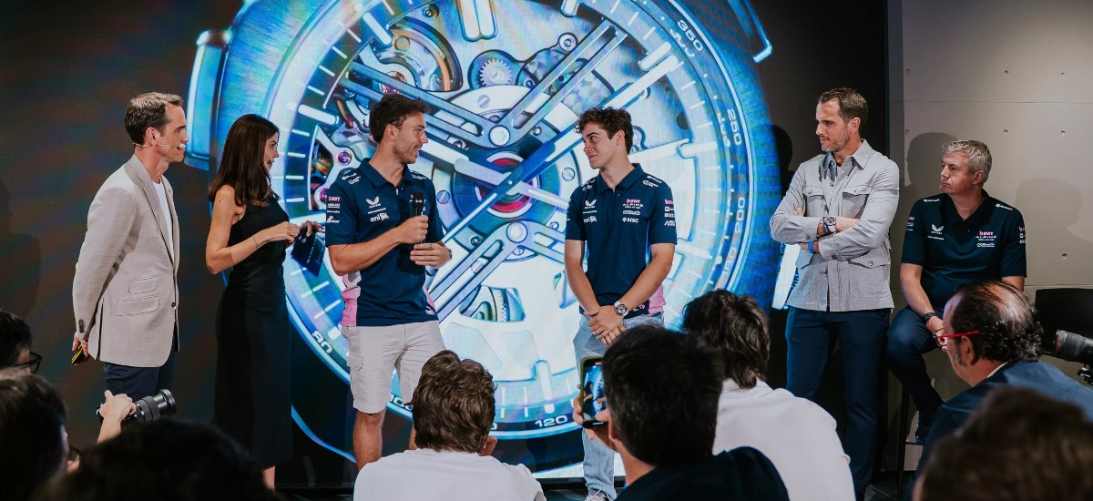 Just ahead of the Spanish Grand Prix, this partnership has unveiled two masterpieces that blend Swiss elegance with racetrack adrenaline / Photo via Alpine Motorsport