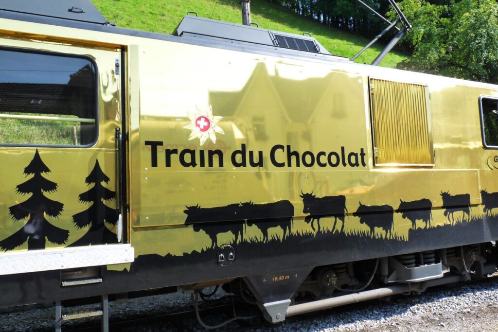 Nestled among the majestic Swiss Alps, the Chocolate Train is a true delight for lovers of fine cheese and chocolate / Photo via Train du Chocolat