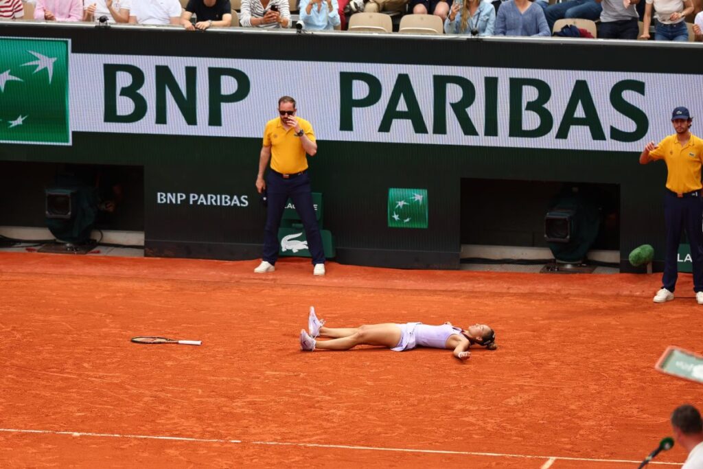 Zheng Qinwen has captured attention with her composed and strategic play / Photo via Roland Garros