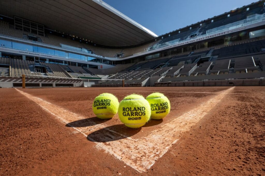 For the first time in more than two decades, all top eight seeded women have advanced to the fourth round at the French Open—a rare feat last seen at a Grand Slam during the 2005 Australian Open / Photo via Roland Garros