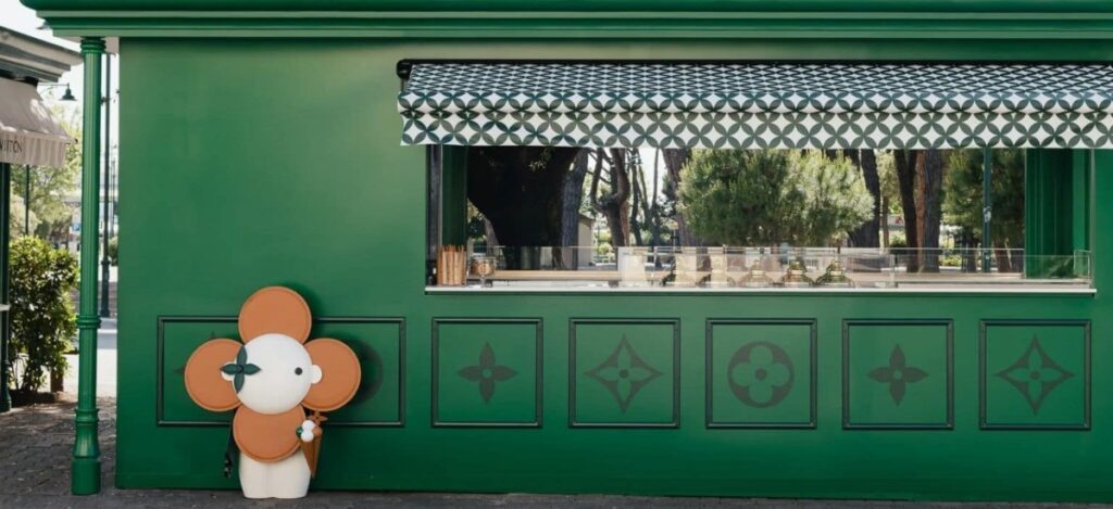 Located just across from the Maison’s boutique on Via Giosuè Carducci, in Forte dei Marmi (Italy), the gelateria Louis Vuitton is open until September / Photo via Louis Vuitton