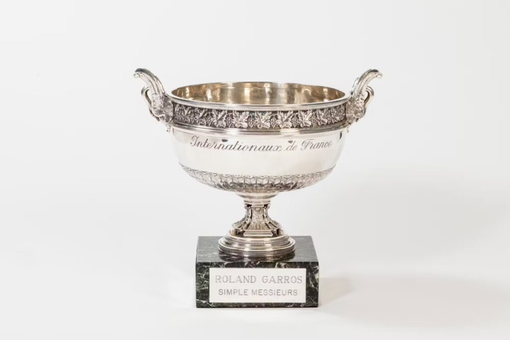 The silversmith molds it using a wooden mandrel to sculpt the body of the cup / Photo Maison Mellerio