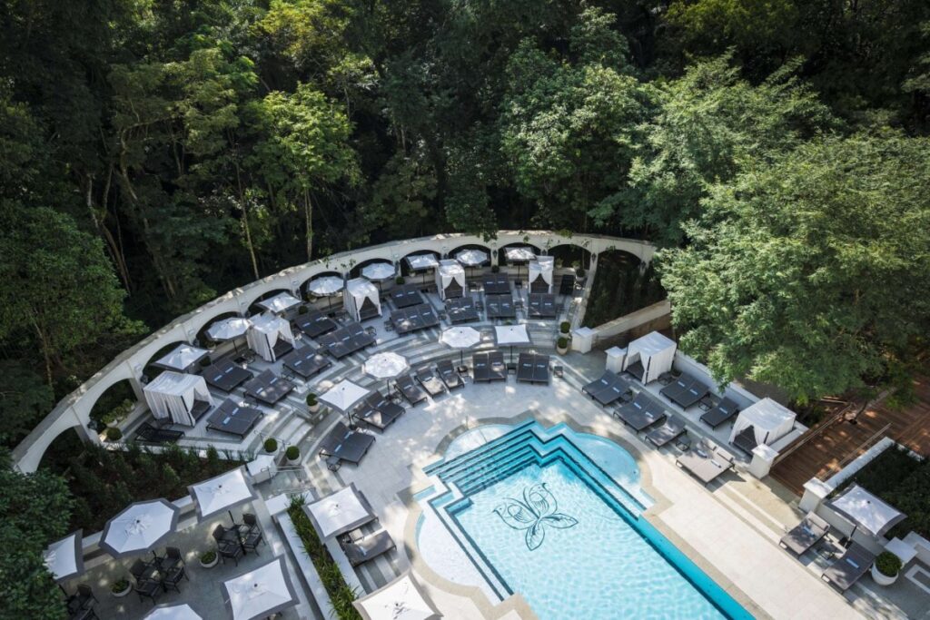 The Royal Suite is a showstopper: 279 square meters of uncompromising luxury, a panoramic terrace, and private dining / Photo via Palácio Tangará