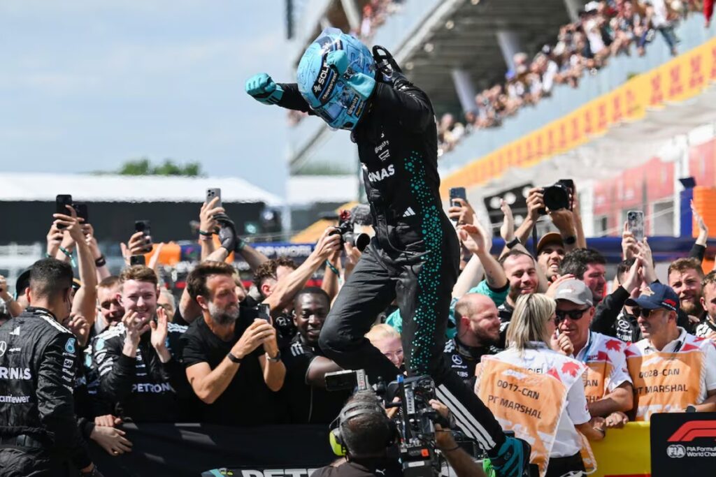 His flawless drive reminded fans and critics alike of his elite caliber / Photo via F1