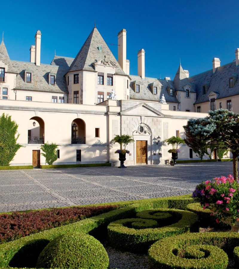 Exactly a century after The Great Gatsby was published, Oheka Castle remains a living tribute to Fitzgerald’s iconic tale / Photo via Oheka Castle