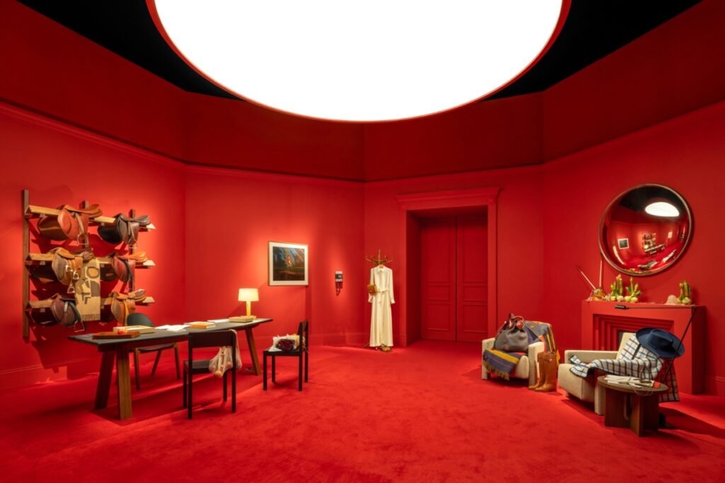 Hermès’ sixteen métiers are integrated subtly. In the Laundry, a sweatshirt reveals a horse patch among rolling garments. / Photo Hermès