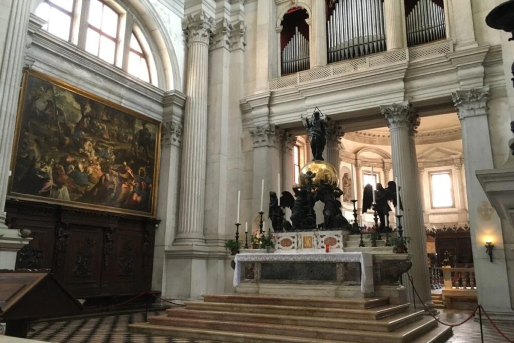 For an elite wedding, the island’s layout offers unparalleled seclusion / Photo via San Giorgio Maggiore