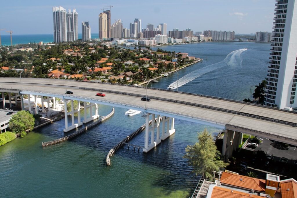 Miami, Fort Lauderdale, Tampa, and Orlando are among the fastest-growing cities in the United States, and Miami, in particular, has risen as the crown jewel for real estate investment in the US. / Photo Biscayne Bay Bridge