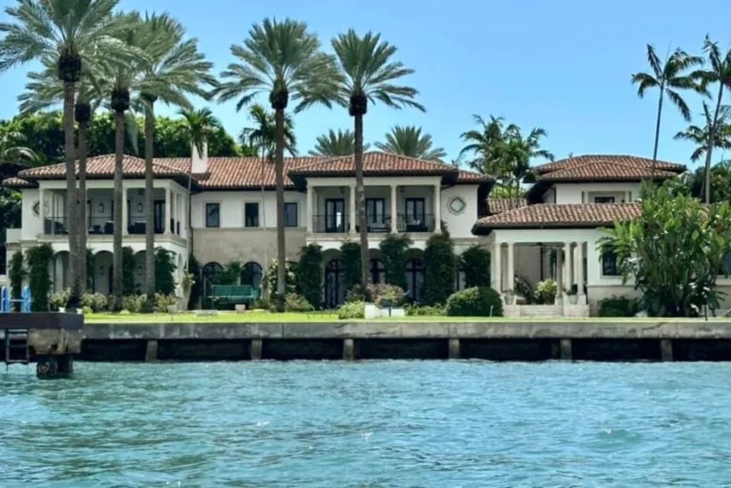 As decades passed, its allure grew, attracting global elite who desired both exclusivity and proximity to Miami. / Photo Indian Creek