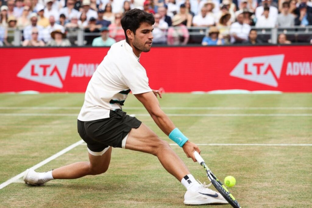With 18 straight wins and four titles from his last five tournaments, he arrives as the man to beat. He also won at Queen’s, making his grass season debut look effortless / Photo ATP