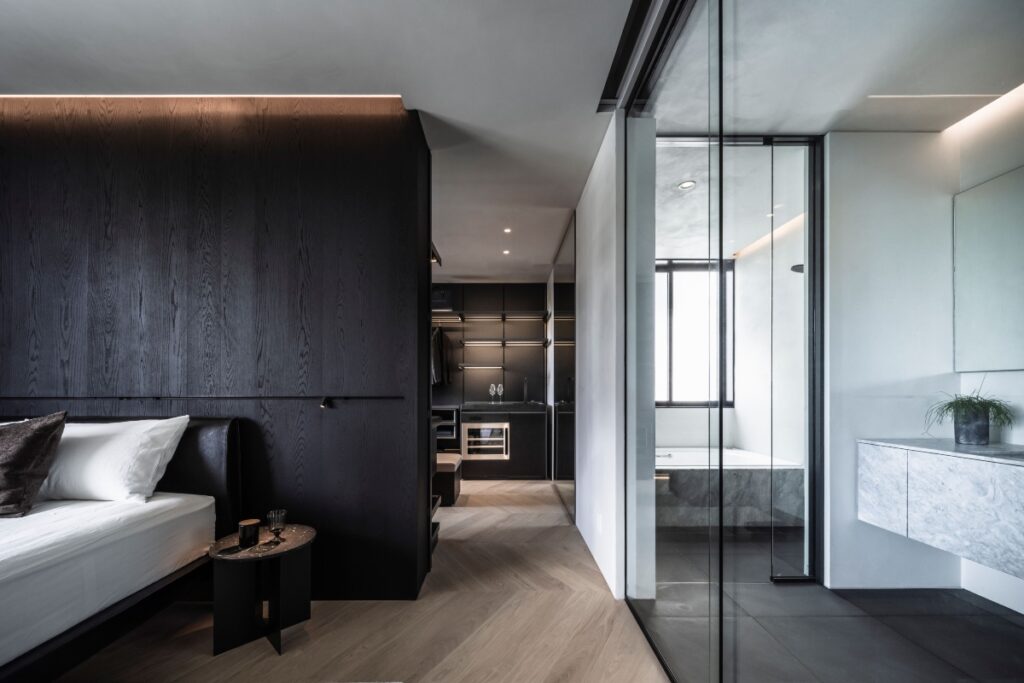 The façade captures immediate attention. Its metallic louvers shift in appearance throughout the day as the light moves, giving the building a dynamic character. / Photo Aston Martin