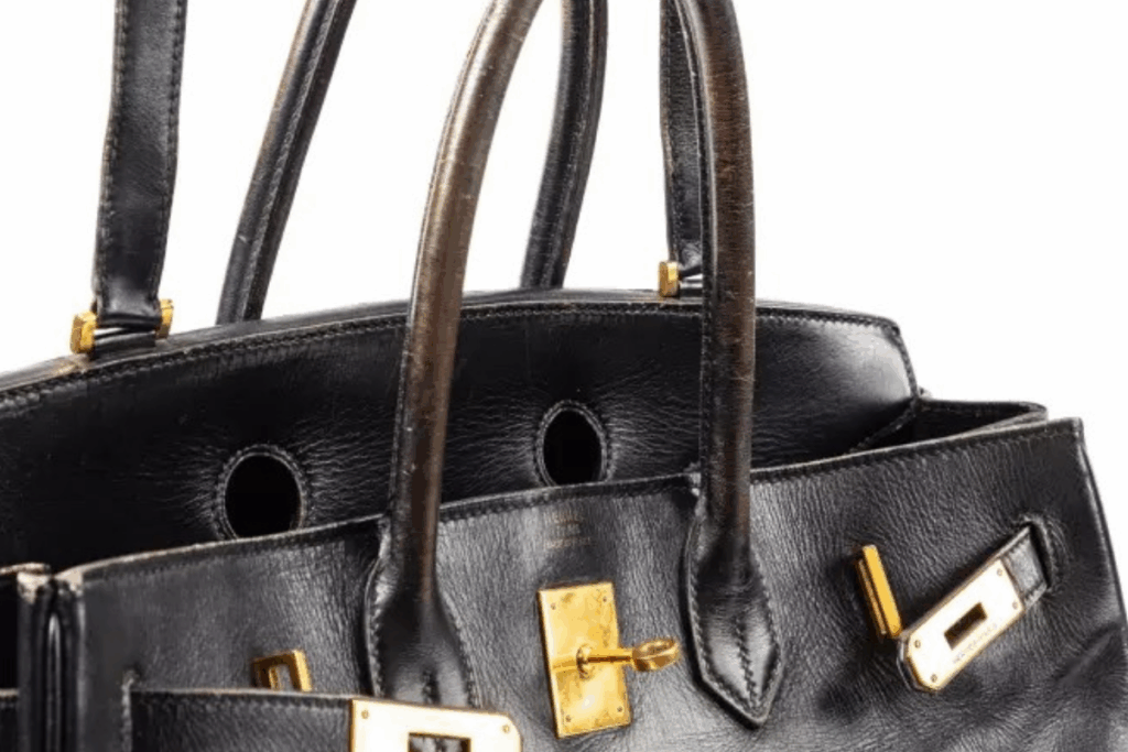 The Original Birkin Bag features a non-removable shoulder strap / Photo Sotheby’s