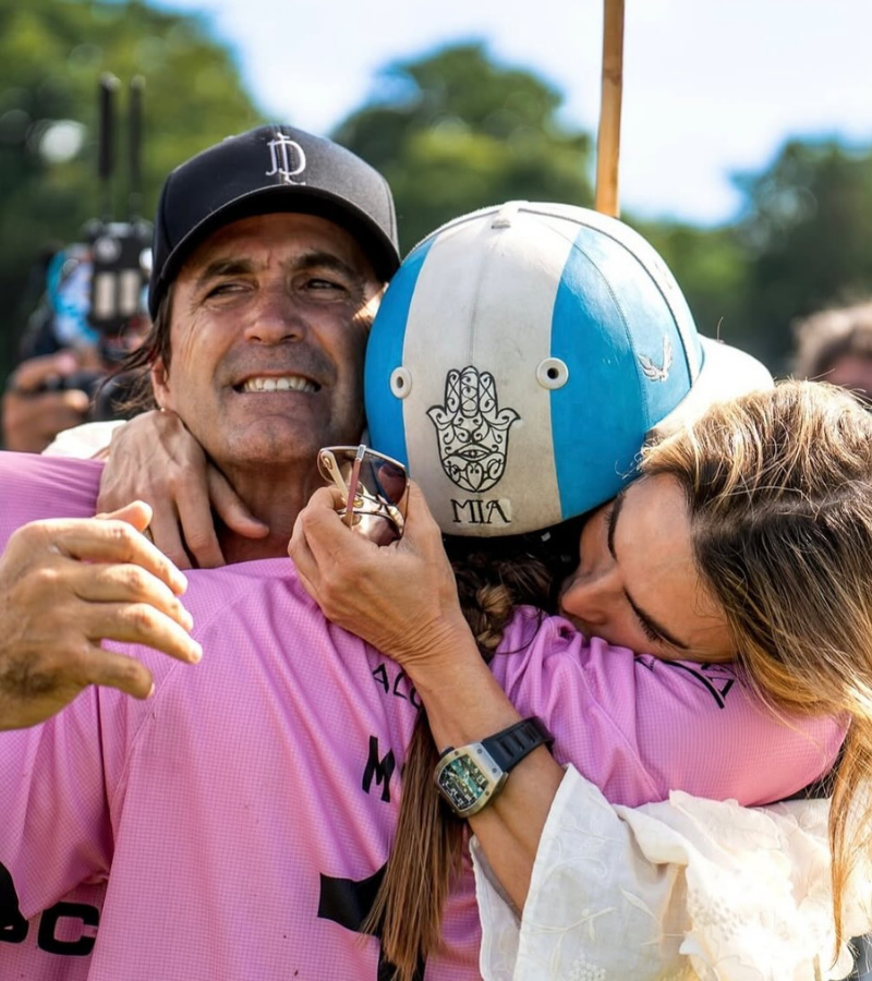 Mia, Adolfo and María Vázquez / Photo IG @miacambiaso