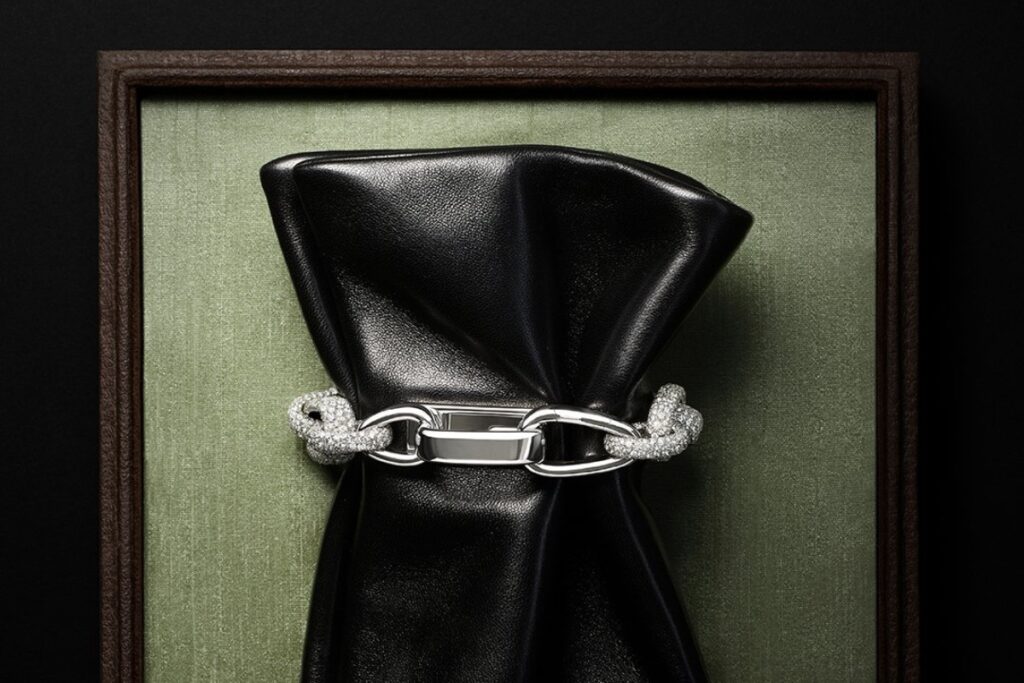 Gucci’s supple leather appears in stunning contrast with rose and white gold, as well as pavé diamonds. / Photo via Gucci