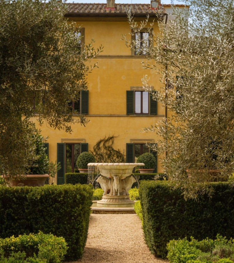 Seasonal flowers, scenic vistas of the Apennines, and the warmth of Tuscan sunsets frame each day