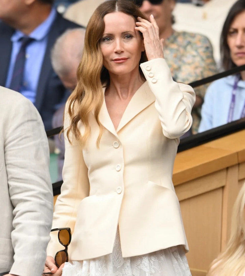 She introduced a gentle pop of butter yellow, the breakout color of 2025, through a pastel blazer / Photo Wimbledon