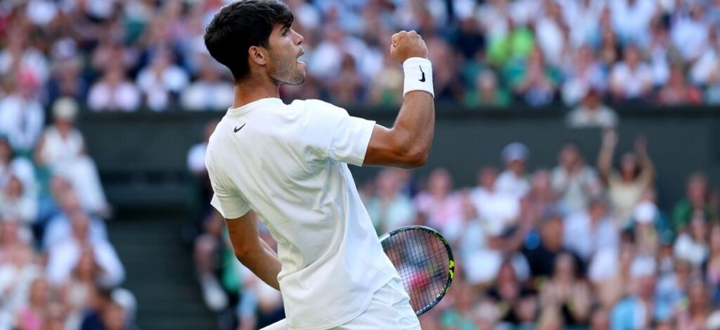 The Wimbledon 2025 tournament opened with an air of tradition—green and purple banners waving proudly. But beneath the surface, change brewed. / Photo Wimbledon