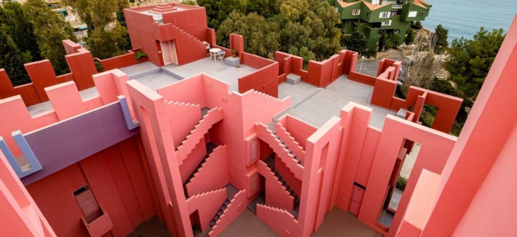 Inspired by North African casbahs and Mediterranean color palettes, this fortress-like structure is an iconic blend of geometry, symbolism, and vibrant hues. /Photo Ricardo Bofill