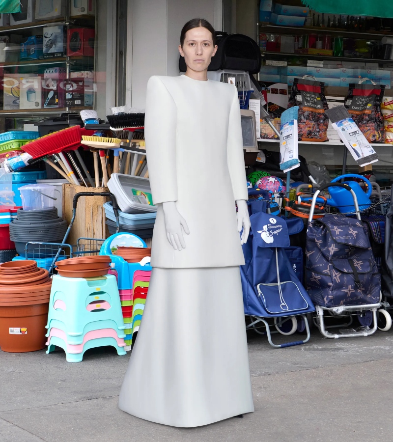 Every detail of the show paid homage to the essence of the house while injecting Demna’s signature irreverence. / Photo Balenciaga