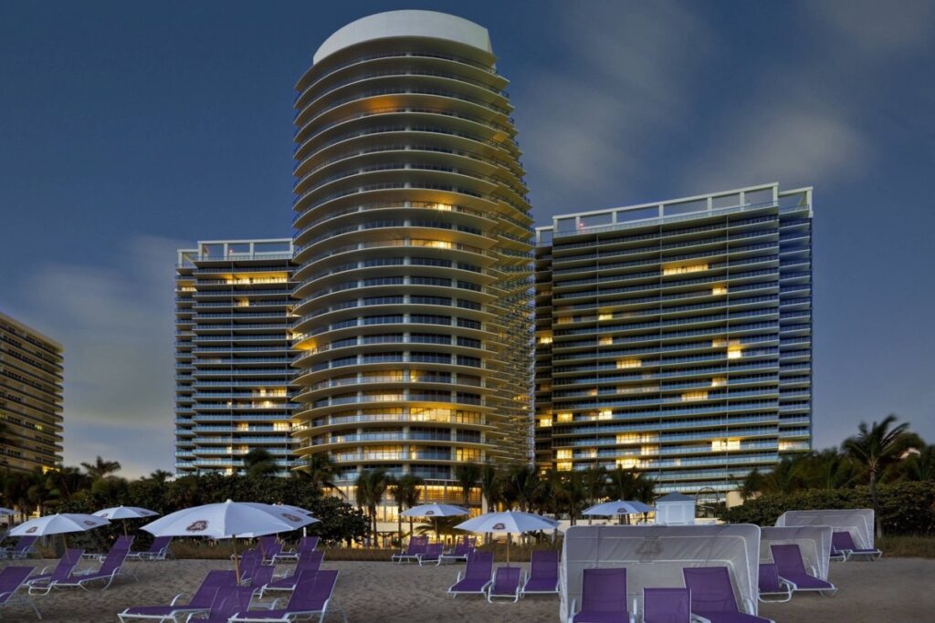 The rooms—213 in total—are swathed in soothing tones, curated by the famed design firm Yabu Pushelberg. / Photo St Regis Bal Harbour