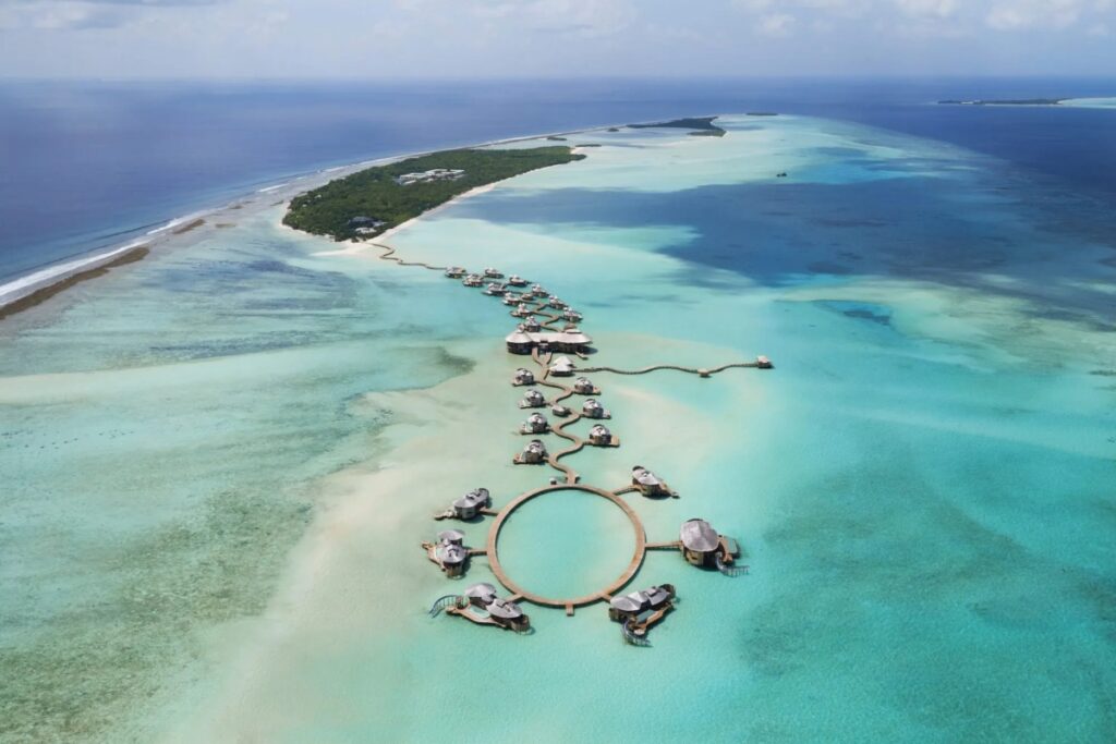 At Soneva Jani, your master suite opens to the night sky in 22 seconds. Literally. A retractable roof unveils a sky brimming with stars / Photo Sonova