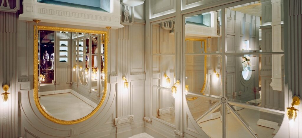 The Dutch designers Viktor Horsting and Rolf Snoeren, known for their theatrical fashion, delivered a retail experience that felt like stepping into a dream / Photo Viktor & Rolf